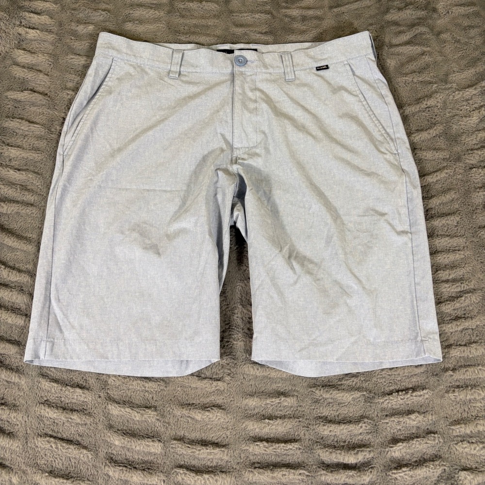 TravisMathew Mens Golf Shorts Size 34 Light Blue Stretch Flat Front AT209
